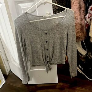 Long sleeve grey cropped shirt
